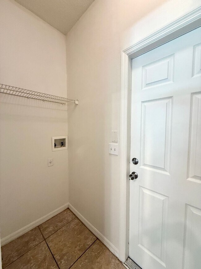 Building Photo - Nice 4/2 Two-Story Home in Seminole County...