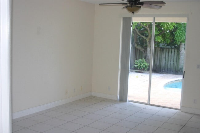 Building Photo - 7588 Parkside Ln