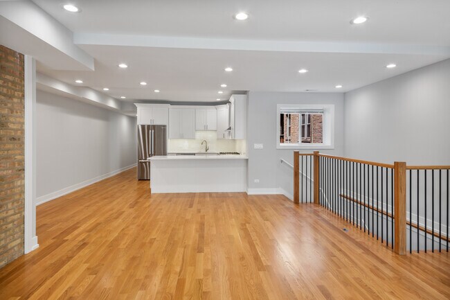 Building Photo - 4626 N Ashland Ave