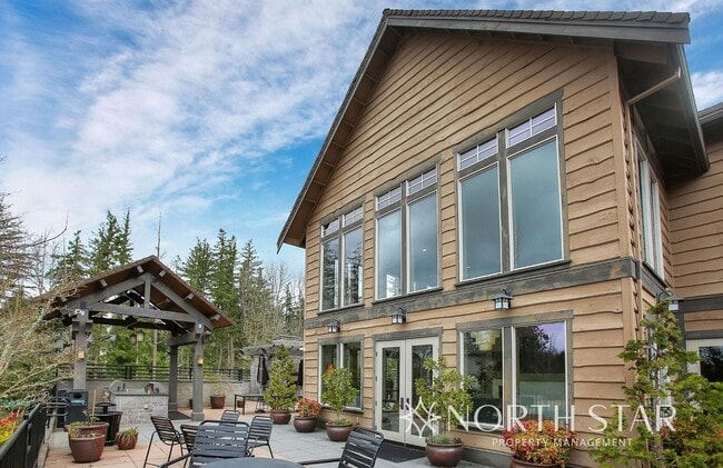 Building Photo - Stunning Renaissance at Peterkort Woods To...