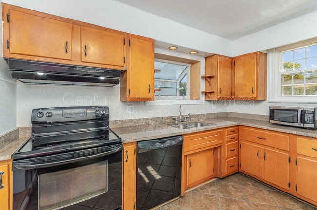 Building Photo - 1700 14th St S