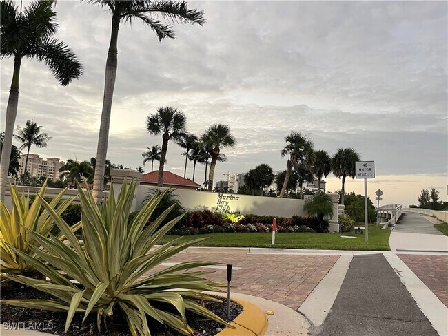 Building Photo - 13105 Vanderbilt Dr