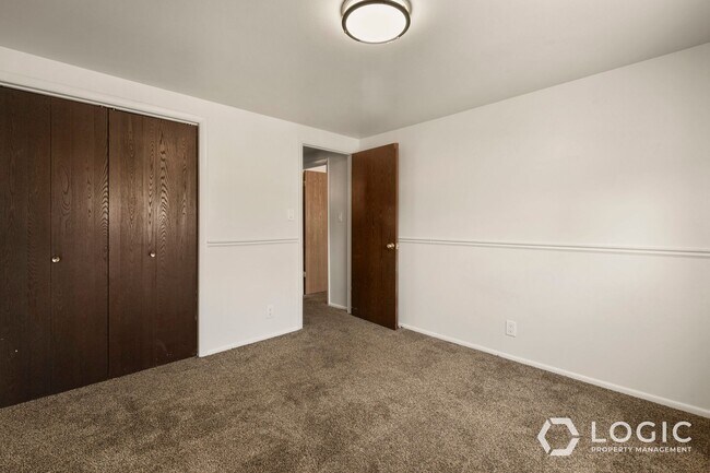 Building Photo - 331 W 170 N