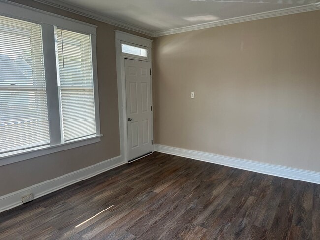 Building Photo - 823 Pine St