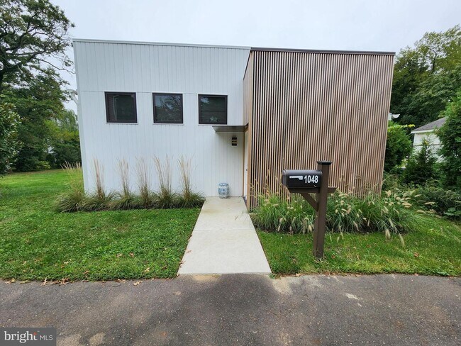 Building Photo - 1048 Prospect St