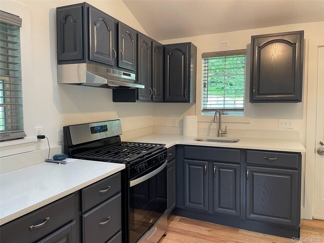 Building Photo - 41 Chestnut Ave