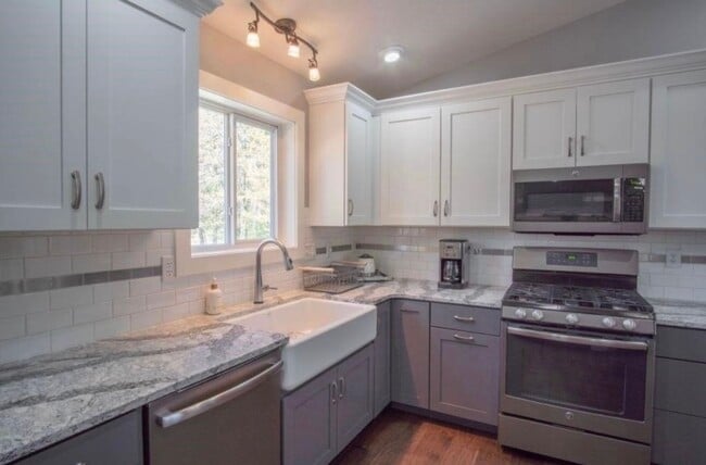 Building Photo - Click the “Apply Now” button or email wapmrentals@gmail.com for a prompt response.