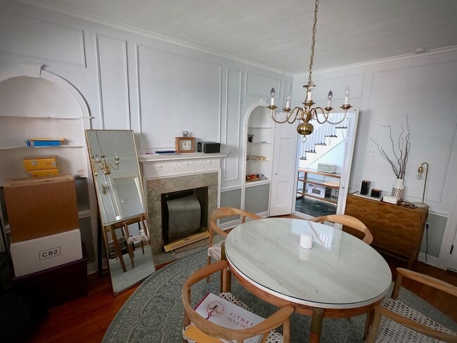 Building Photo - 9/1 Beautiful Hidden GEM. 2 Blocks from Wa...