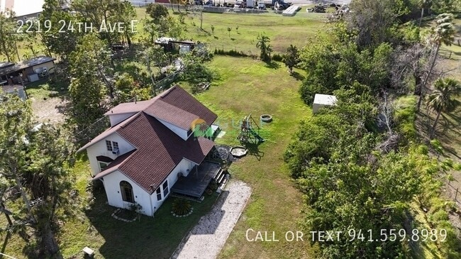 Building Photo - 2219 24th Ave E