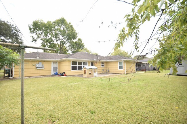 Building Photo - 8434 Bluegate St