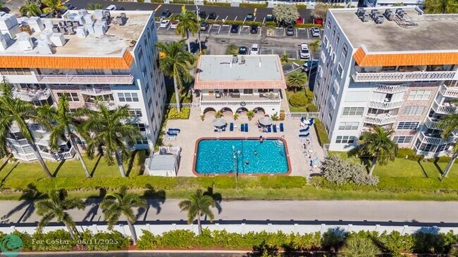 Building Photo - 3199 S Ocean Dr