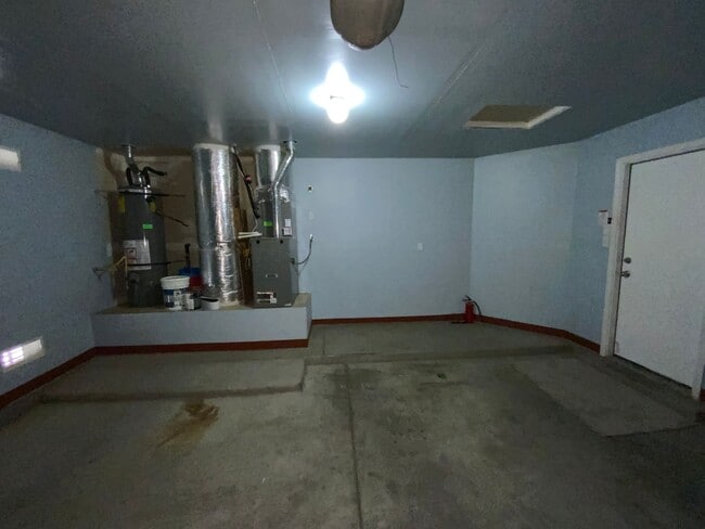 Building Photo - 3 Bedroom Single Story Home Available Near...