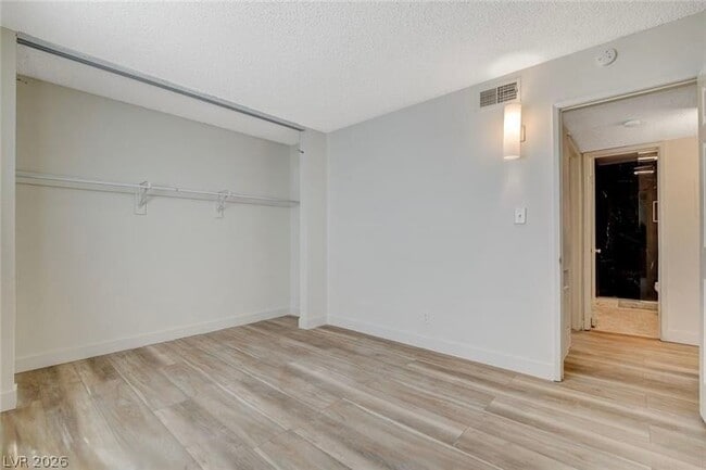 Building Photo - 3841 Daisy St