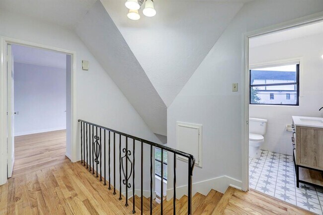 Building Photo - 3309 Lawrence St