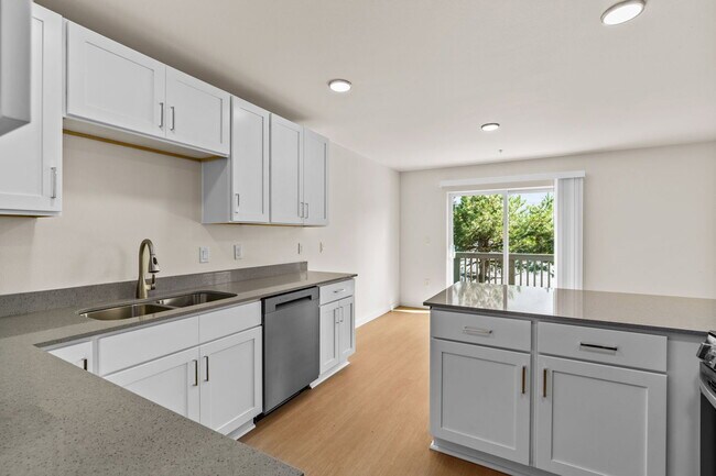 Building Photo - 2901 SE Salem Ave