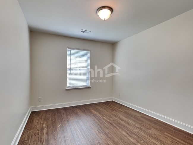 Building Photo - 1009 Theodore Rd