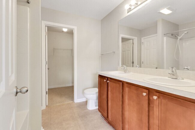Building Photo - 3 Bed, 2. 5 Bath Like New Townhome in Richmond Hill