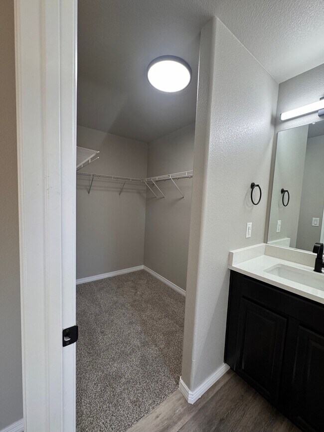 Building Photo - 10885 Matta Dr