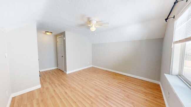 Building Photo - 388 S Powell Ave