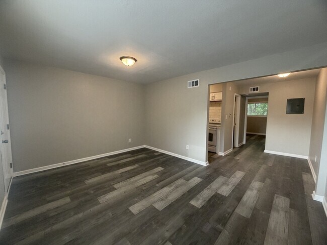 Building Photo - 611 Ewing Ave
