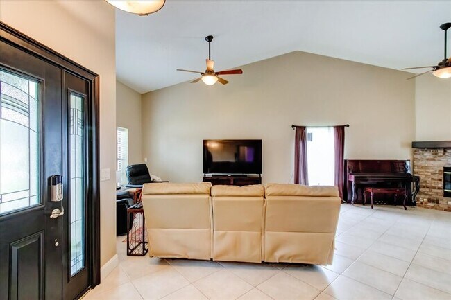 Building Photo - 848 Bucksaw Pl