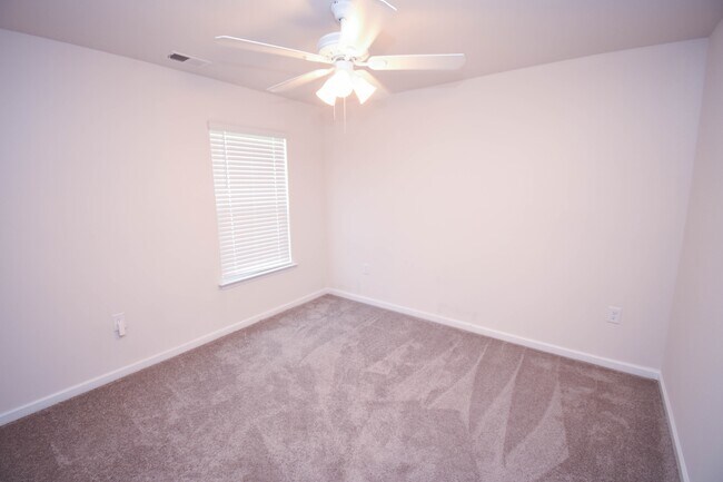Building Photo - 6619 Colonial Dr