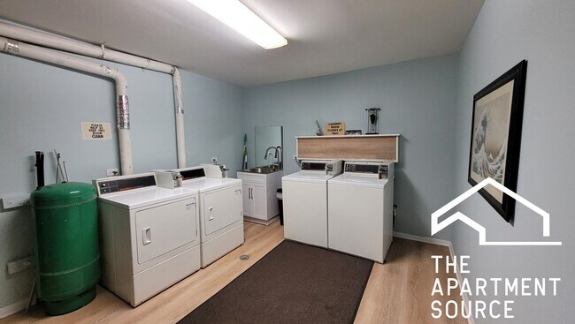 Building Photo - 1039 College Ave