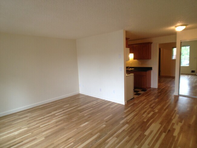 Building Photo - 729 SE 29th Ave