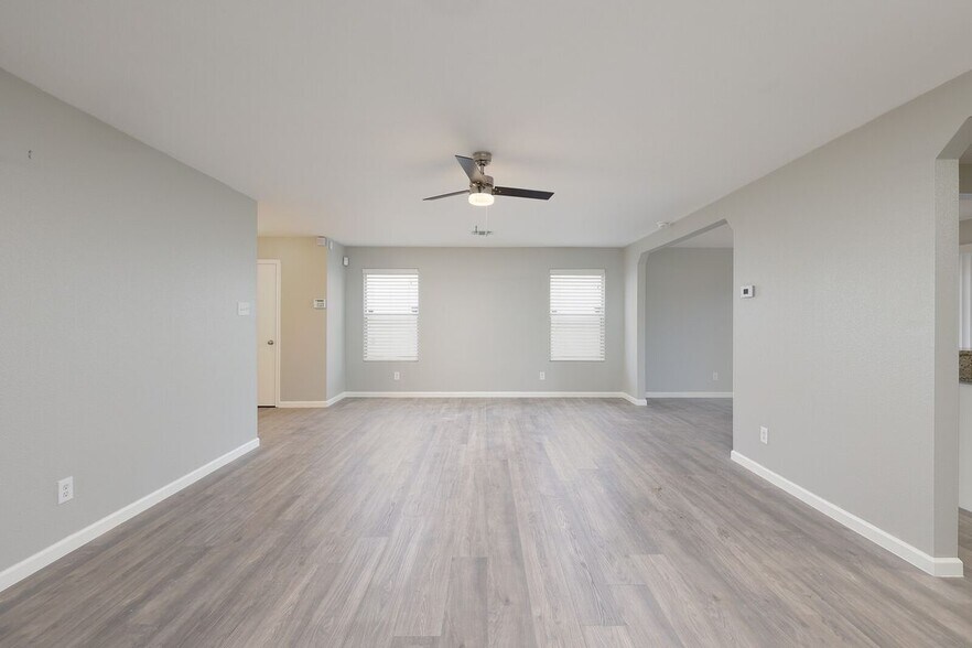 Building Photo - 25130 Longbranch Run
