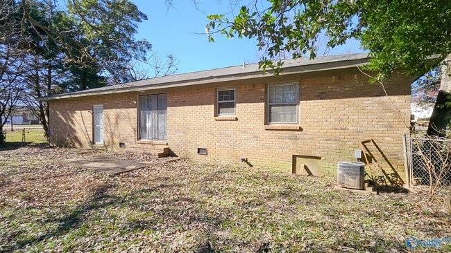 Building Photo - 712 Larry Dr