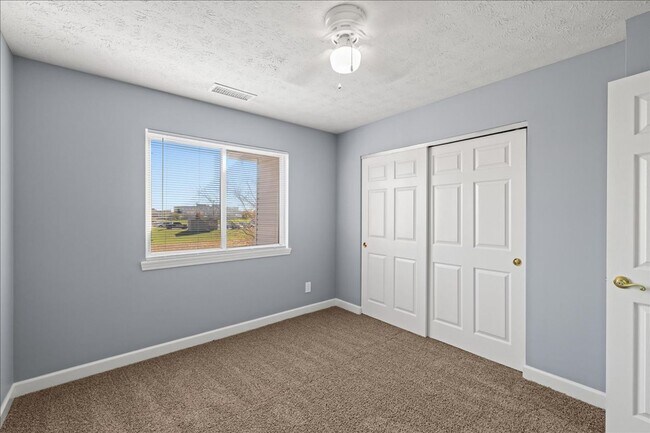 Building Photo - Cross Pointe Business Park***Walking Distance to Costco***2 Bedroom Apartment Promenade Developme...