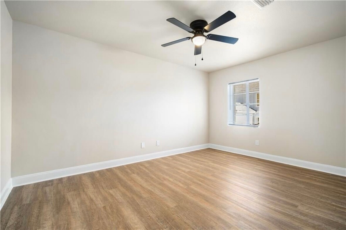 Building Photo - 1704 McGill Ave