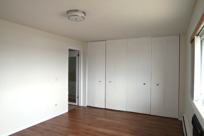 Building Photo - 10353 Dearlove Rd