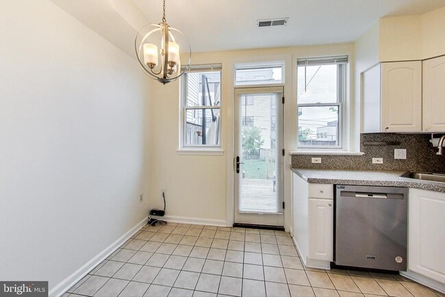 Building Photo - 1749 L St NE