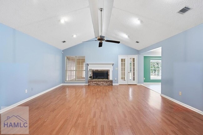 Building Photo - 405 Club Dr