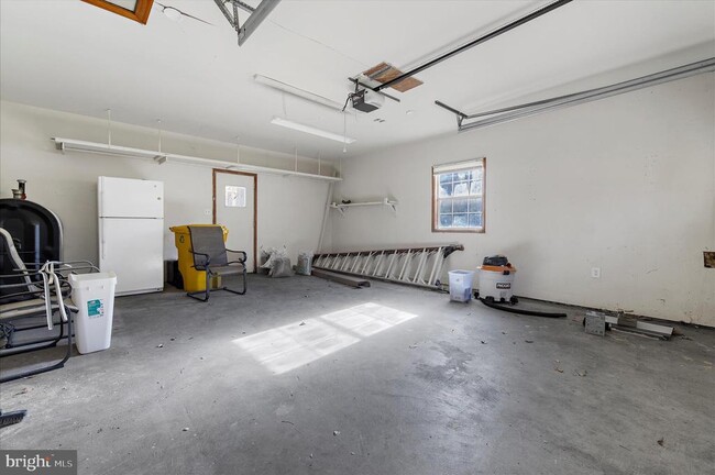 Building Photo - 7643 Paradise Beach Rd