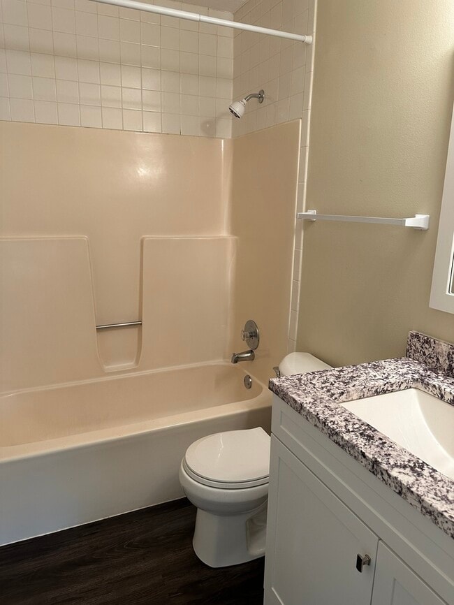 Building Photo - Townhome in Ballwin!!