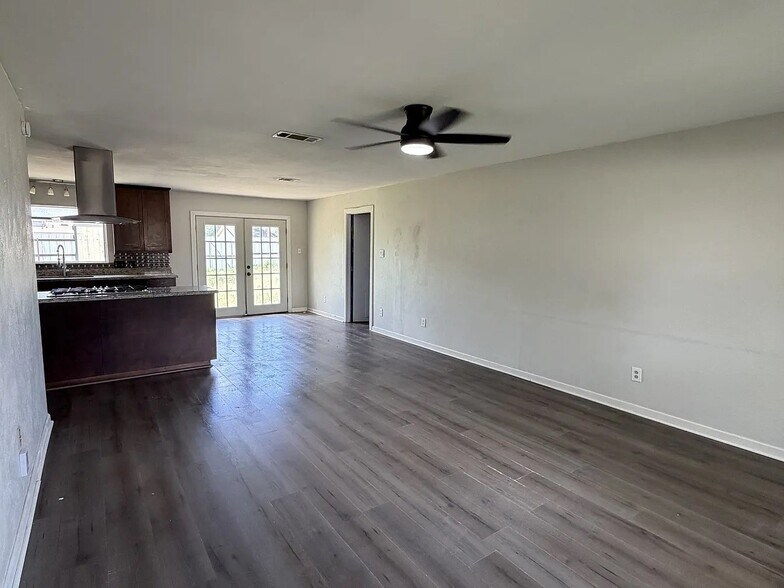 Building Photo - 30441 N Plantation Dr