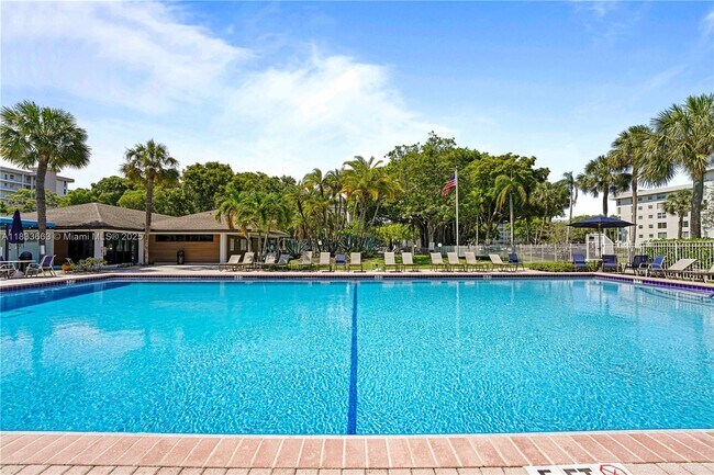 Building Photo - 2671 S Course Dr