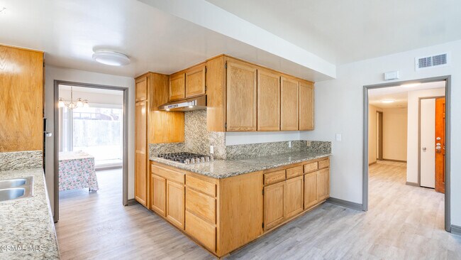 Building Photo - 5901 Hanna Ave