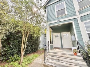 Building Photo - 1709 E Columbia St