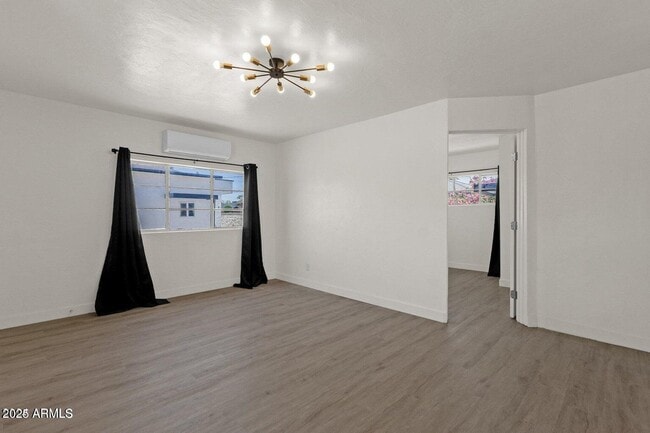 Building Photo - 325 N 18th Dr