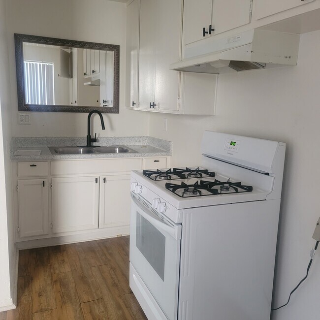 Kitchen - 8155 Langdon Ave