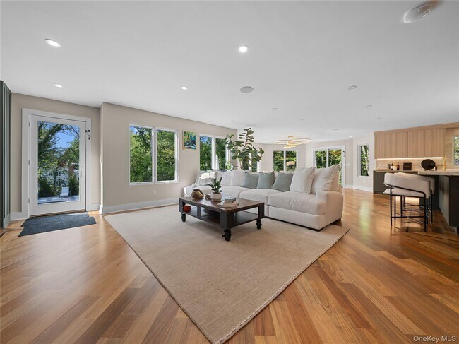 Building Photo - 5 N Hills Rd