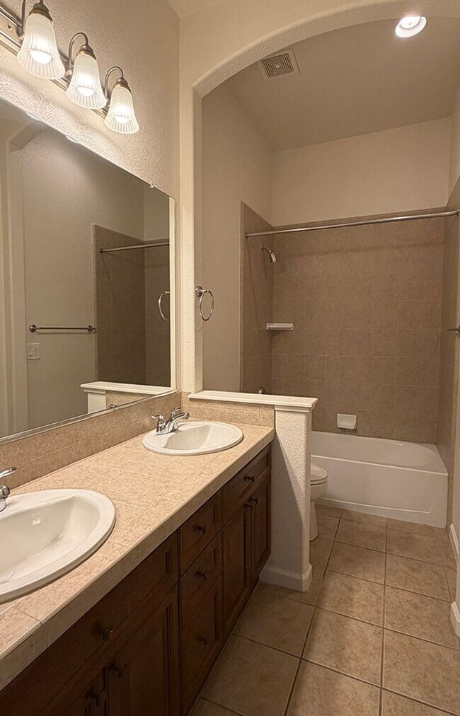 Building Photo - 1635 Murrieta Ct