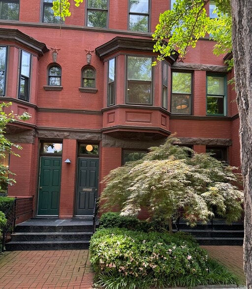 Building Photo - 3042 R St NW