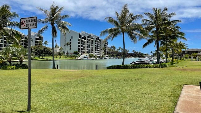 Building Photo - Gated Community in Hawaii Kai! Colony at P...