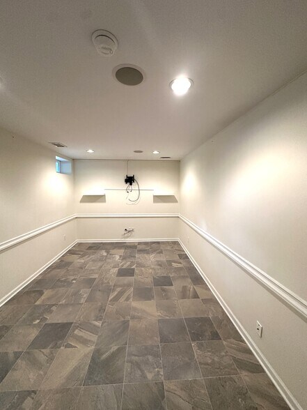 Building Photo - 189 Blue Grass Cir