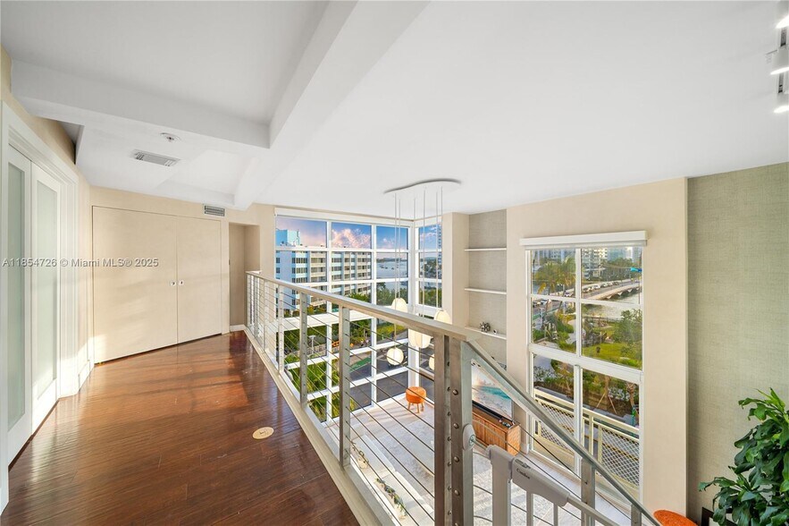 Building Photo - 1701 Sunset Harbour Dr