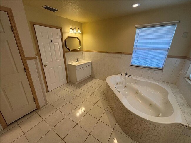 Building Photo - 536 Marion Oaks Golf Rd